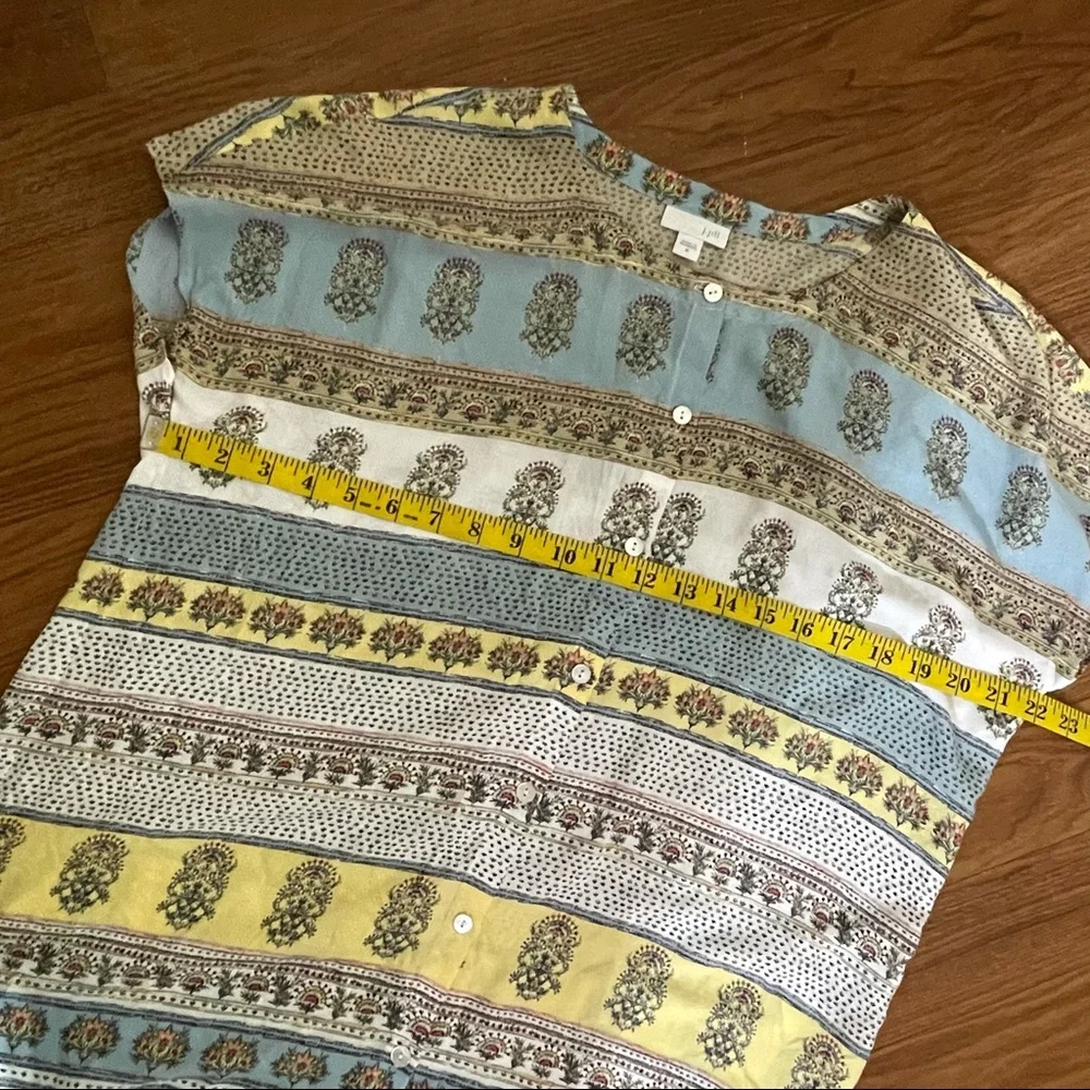 💥SOLD💥 J. Jill Multicolor Floral Print Button Down Top. Women’s size Medium - Picture 9 of 12